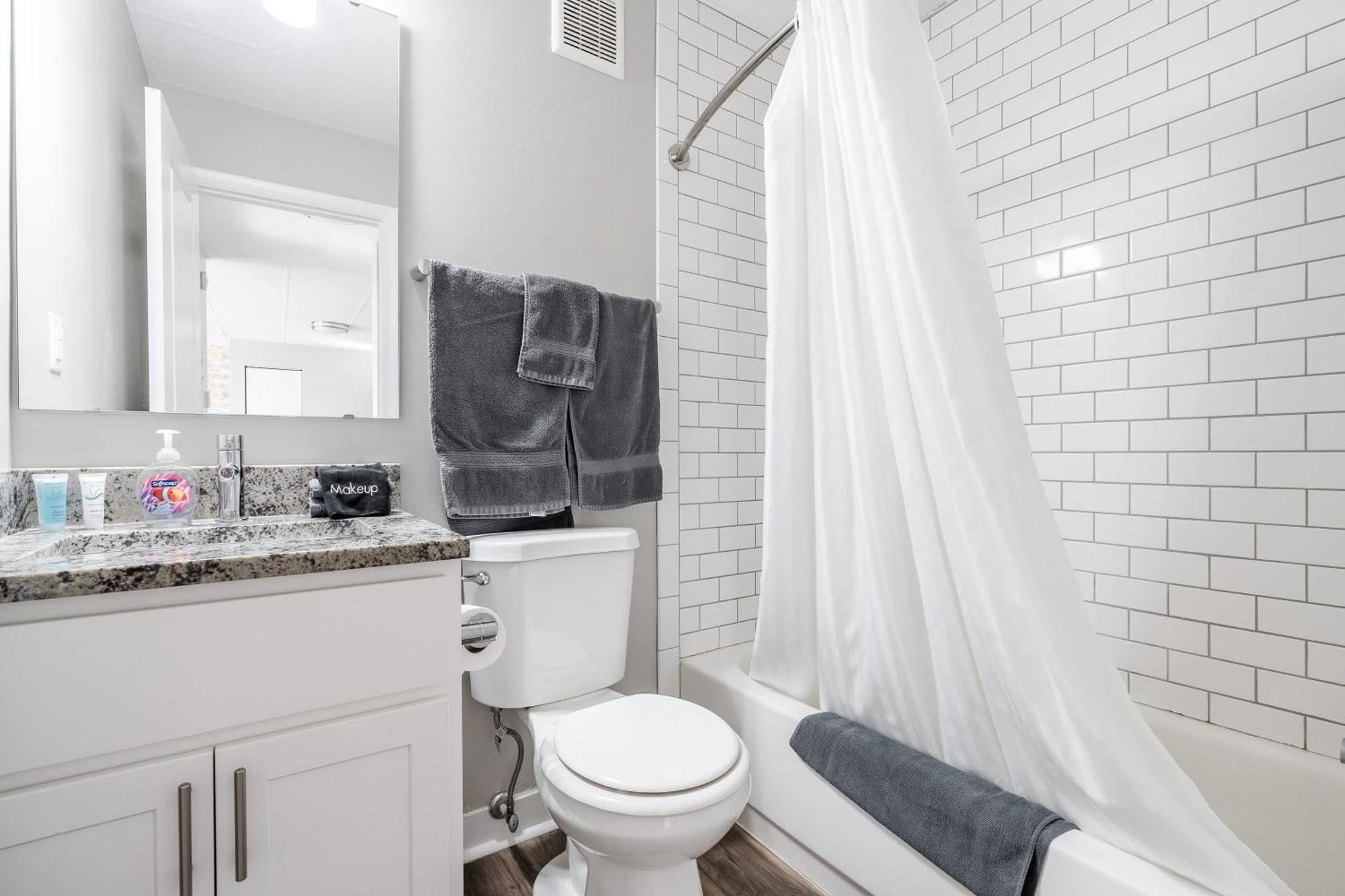 Modern Mass Ave 1br With Kitchen