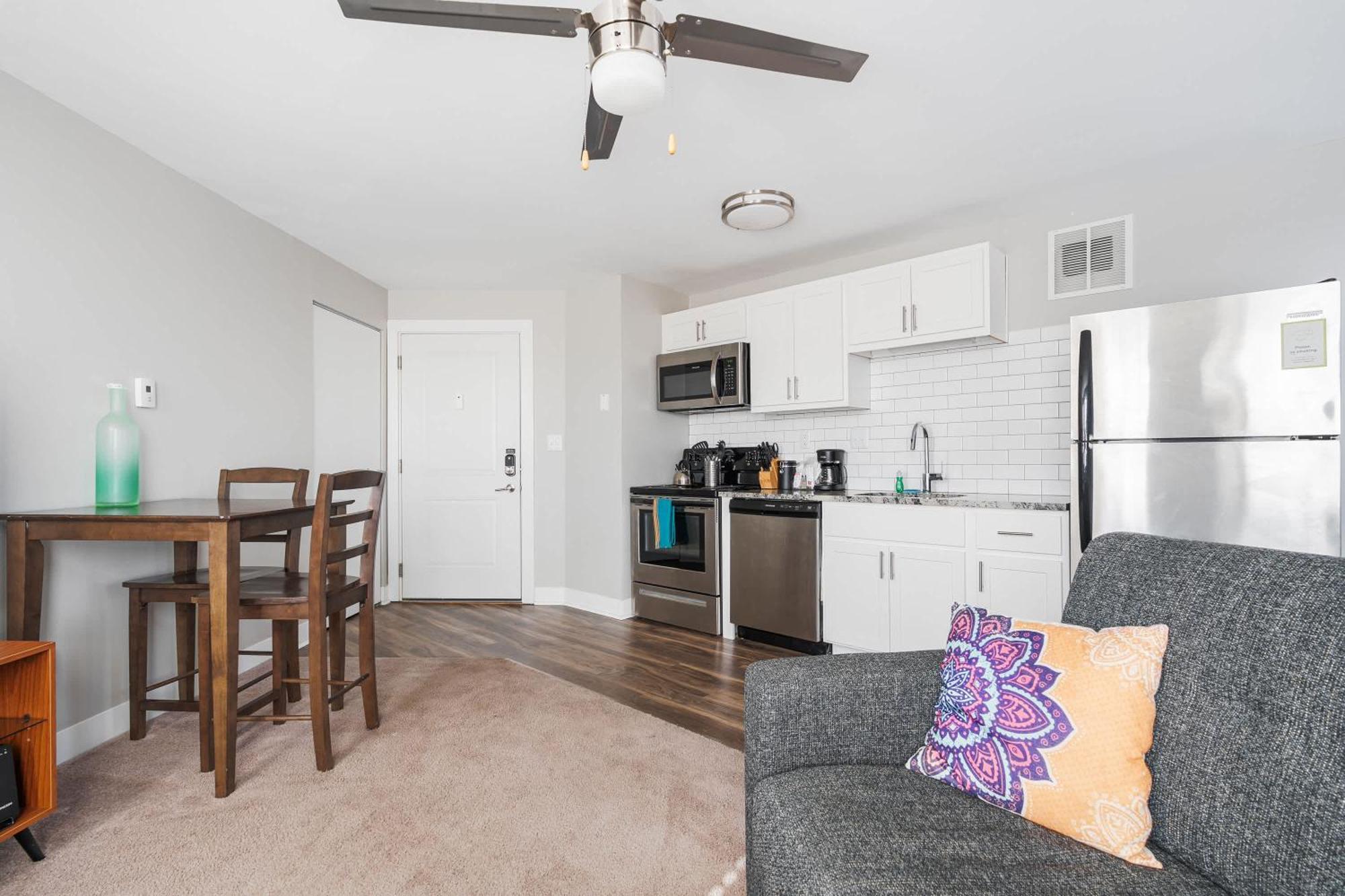 Modern Mass Ave 1br With Kitchen *