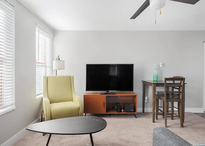 Modern Mass Ave 1Br Apartment With Kitchen