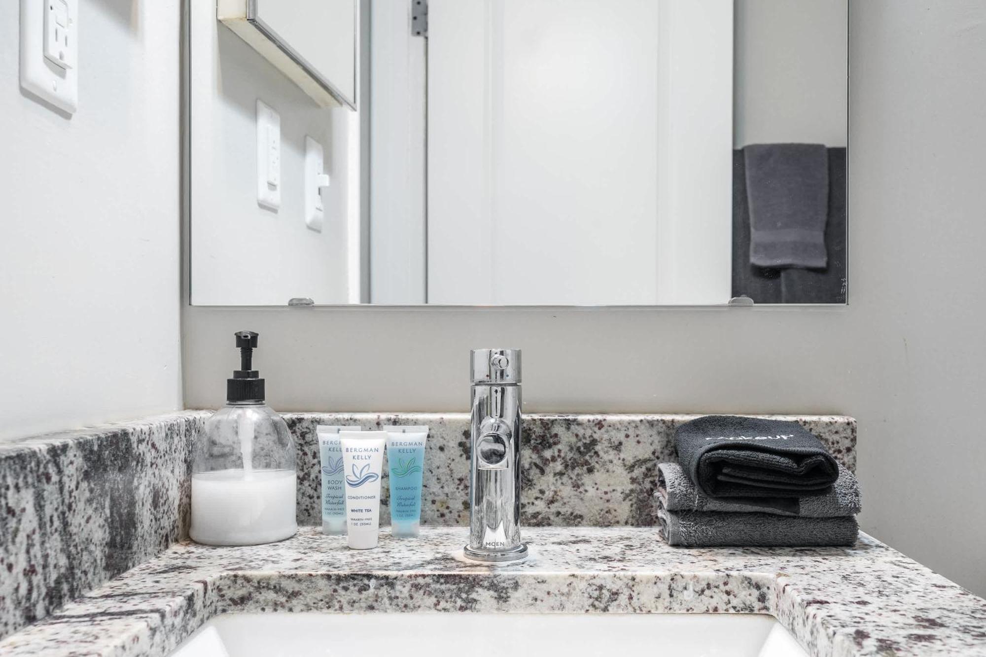 Modern Mass Ave 1br With Kitchen Apartment *