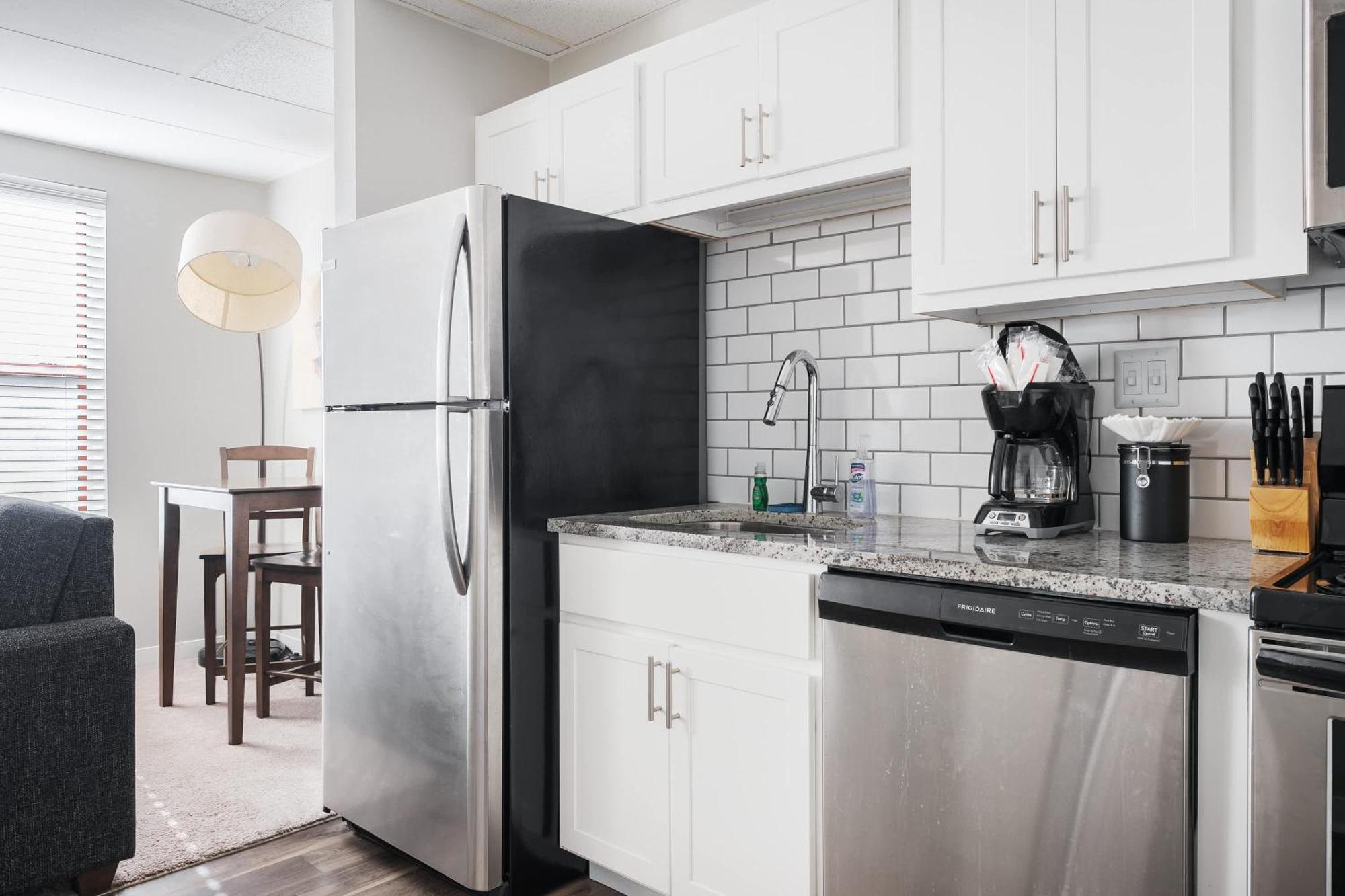 Apartment Modern Mass Ave 1br With Kitchen
